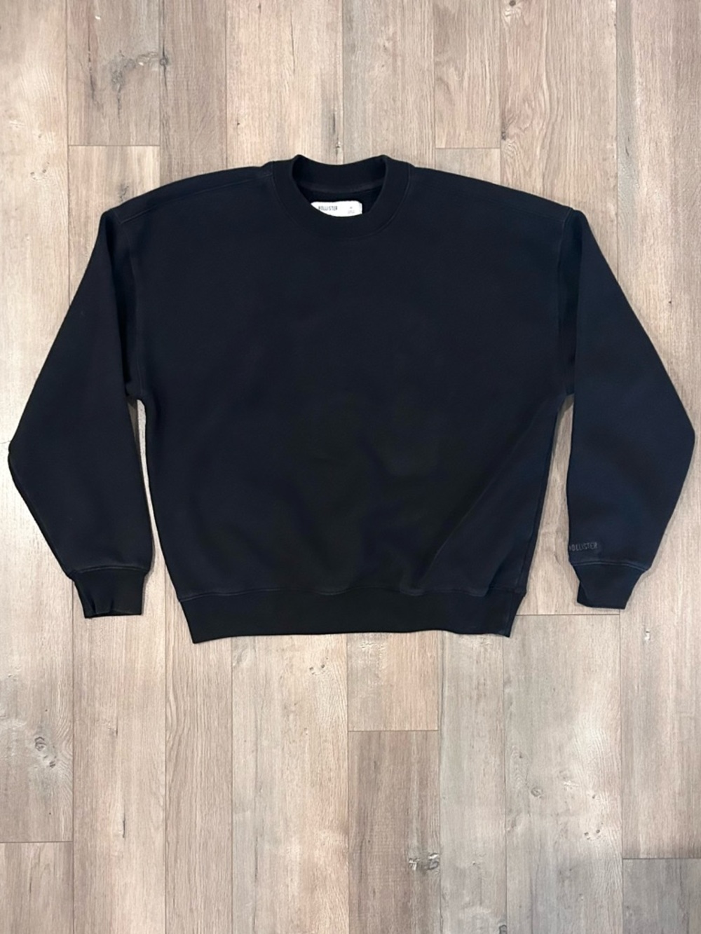 Hollister Men's Black Crewneck Sweatshirt
